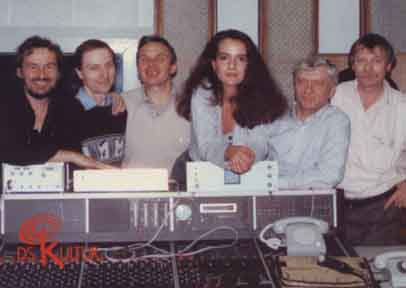 DX-Aktuell-Team, v.l.: Erwin Schastok, Norbert Schlammer, Reinhardt Walter, Connie Seliger, Ralf Grahlmann, Wolfram Heß (QSL-Karte von DX-Aktuell, dessen Sendung ebenfalls von DS-Kultur auf 177 kHz ausgestrahlt wurde)